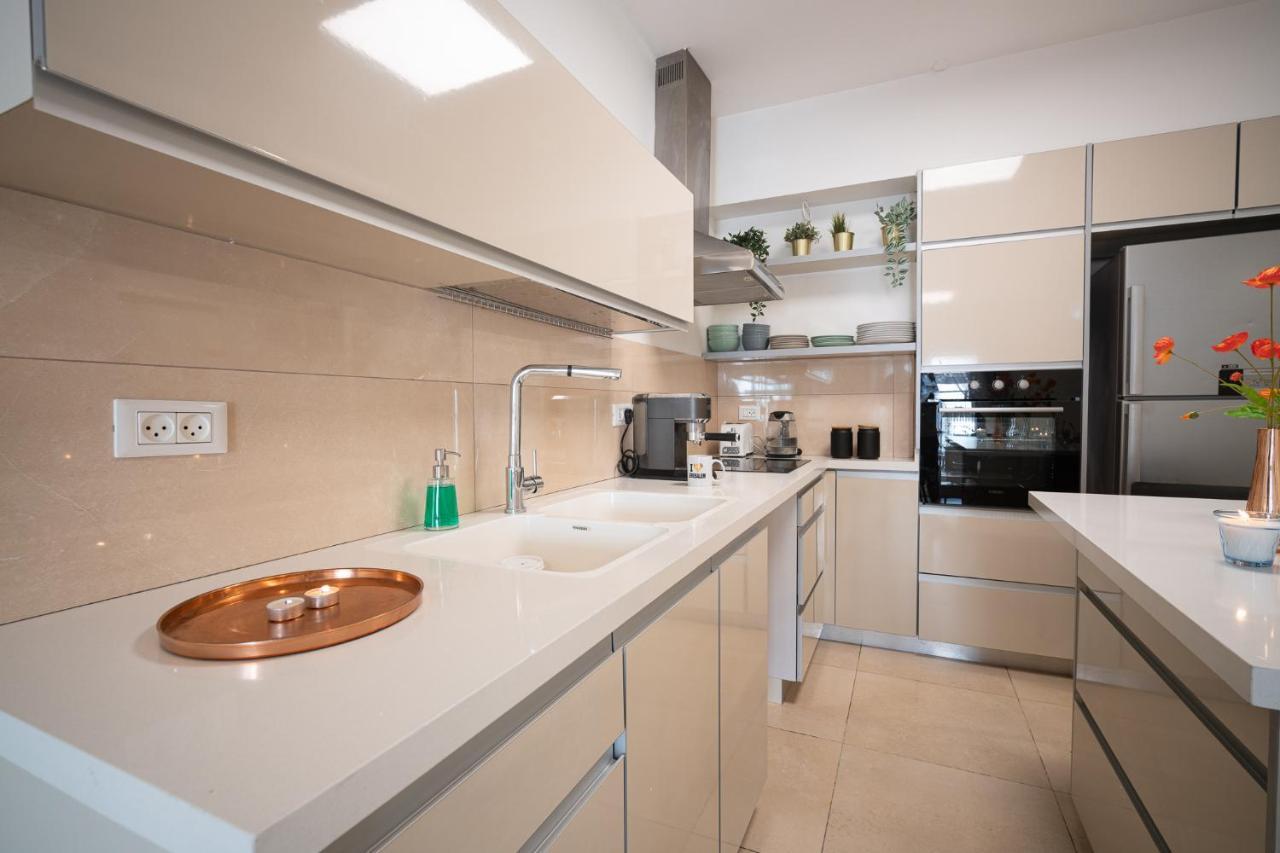 Harav Kuk Modern Apartment By Nimizz Baitulmaqdis Luaran gambar