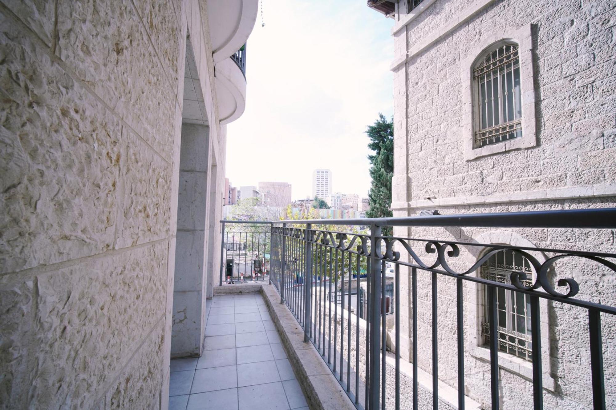 Harav Kuk Modern Apartment By Nimizz Baitulmaqdis Luaran gambar